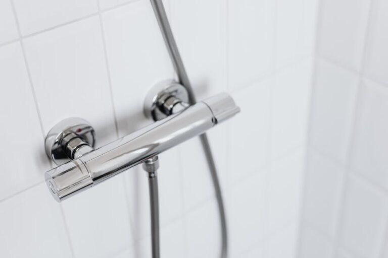 Výměna sprchové baterie v paneláku: rozteč 150 mm, S-kusy a montáž krok za krokem s reálnými rozpočty